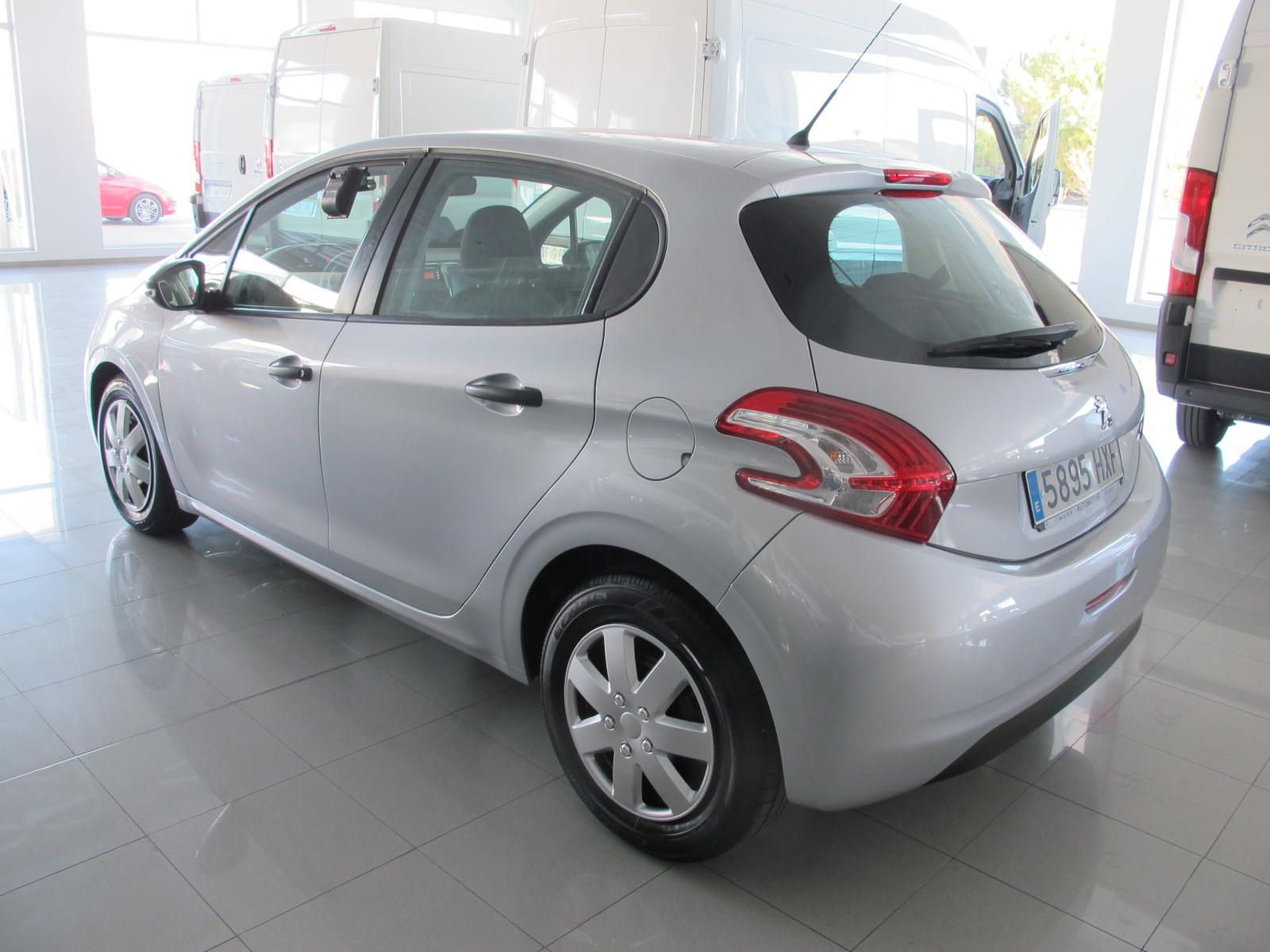 Peugeot 208 1.4 HDI BUSINESS LINE
