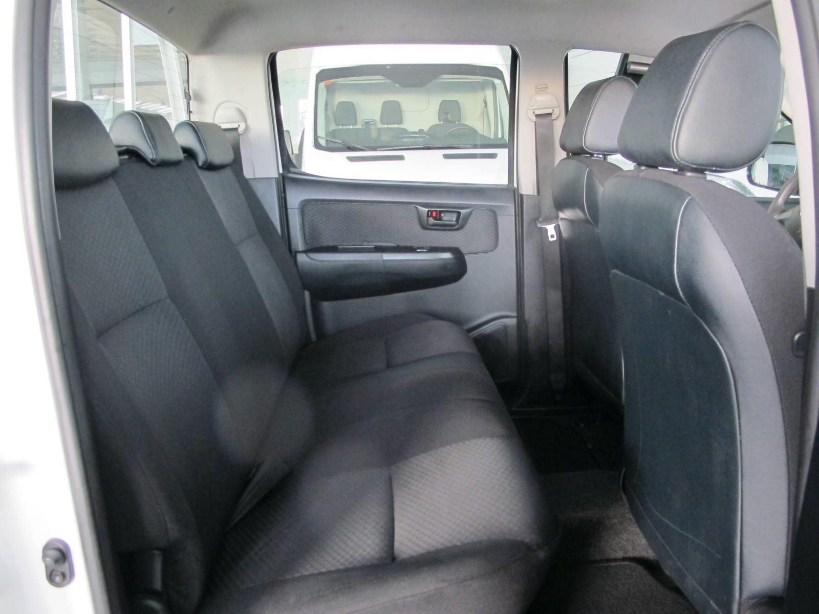 Toyota Hilux 2.5D-4D DOBLE CABINA GX 4X4