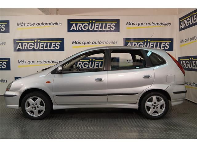 Nissan Almera Tino