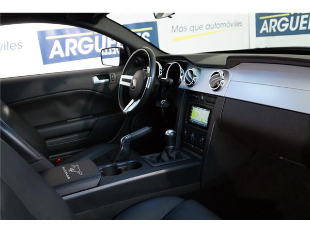 Ford Mustang V6 4.0 MANUAL