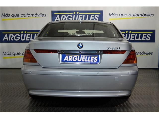 BMW 745 i 333cv