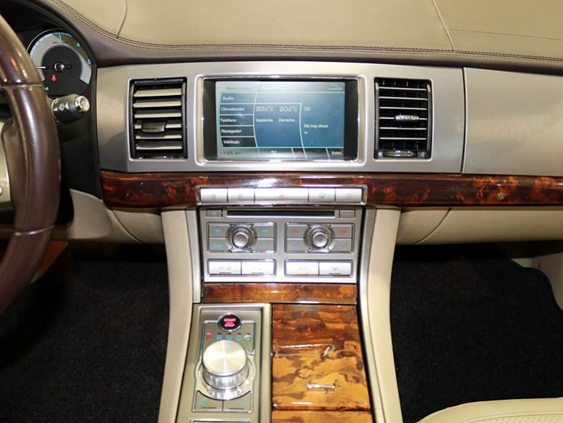 Jaguar XF 2.7 D V6 Premium Luxury
