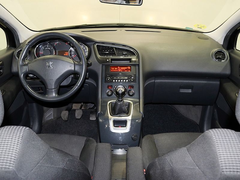 Peugeot 5008 1.6 HDI PREMIUM PACK