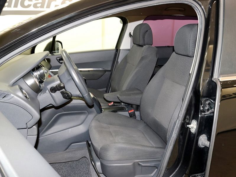 Peugeot 5008 1.6 HDI PREMIUM PACK