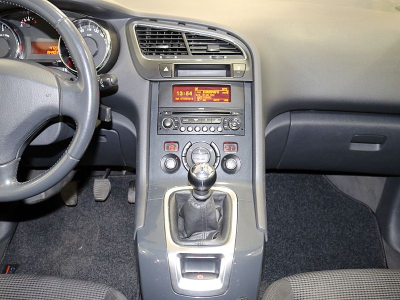 Peugeot 5008 1.6 HDI PREMIUM PACK