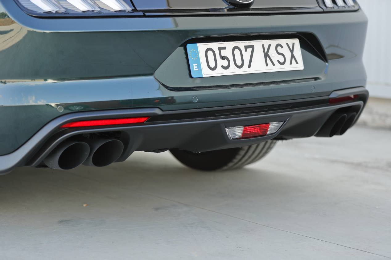 BMW M4 Competition vs Ford Mustang Bullit: frenético duelo deportivo