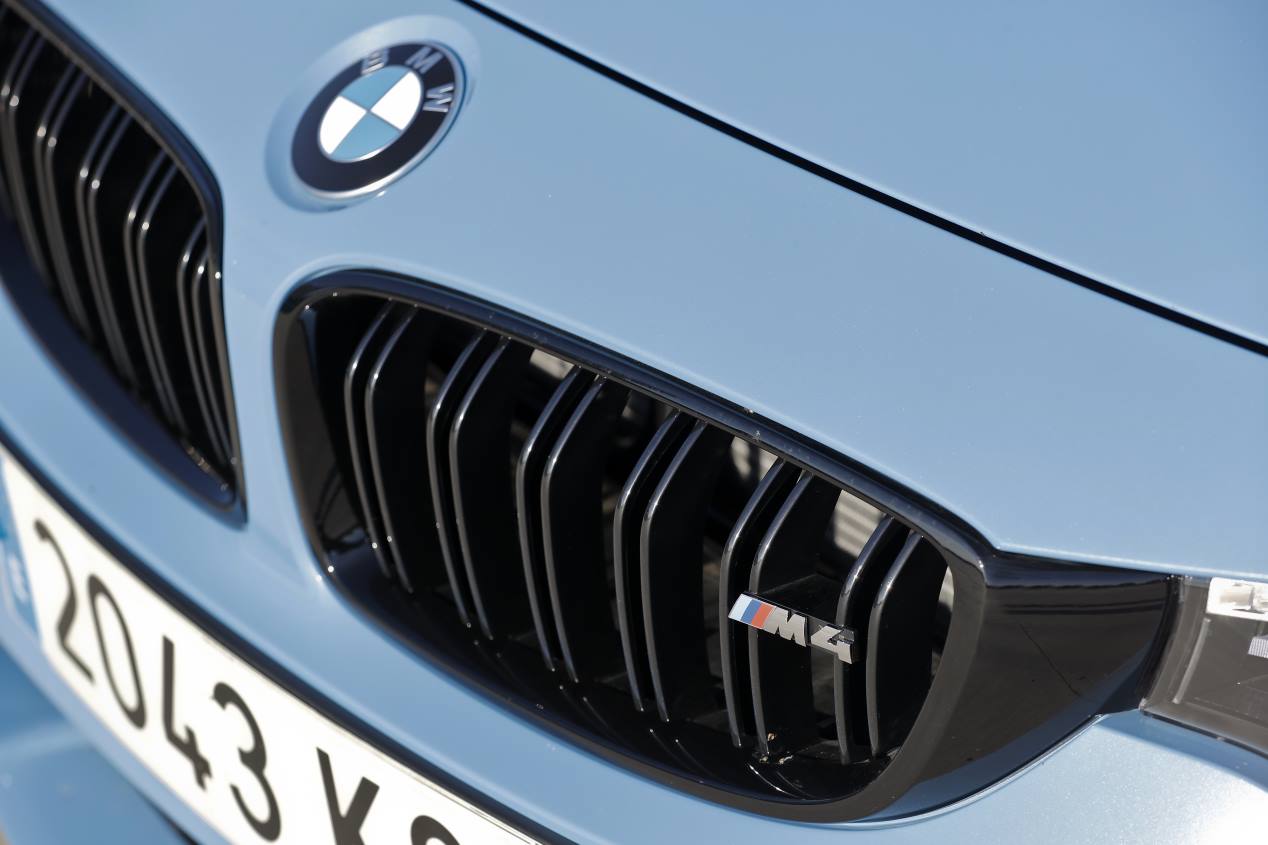 BMW M4 Competition vs Ford Mustang Bullit: frenético duelo deportivo