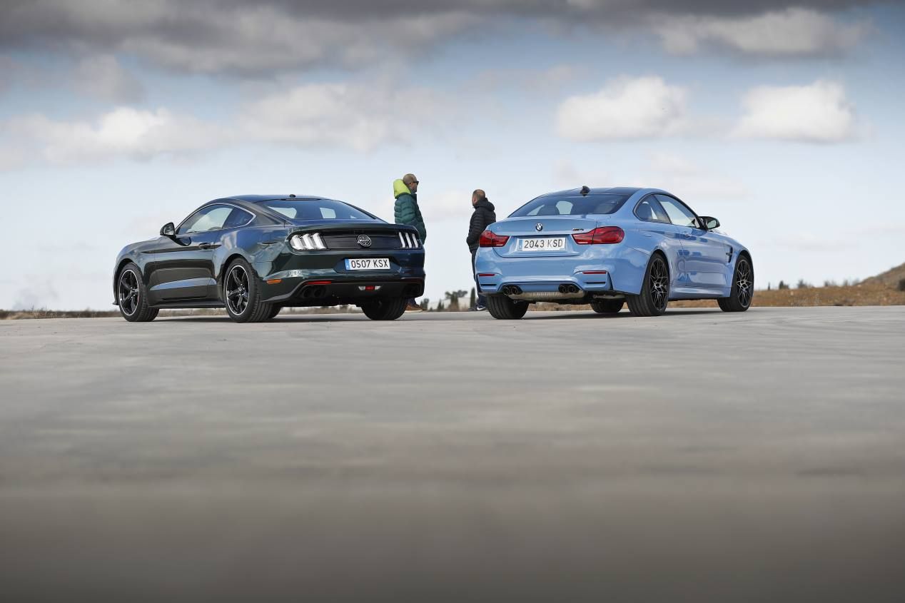 BMW M4 Competition vs Ford Mustang Bullit: frenético duelo deportivo