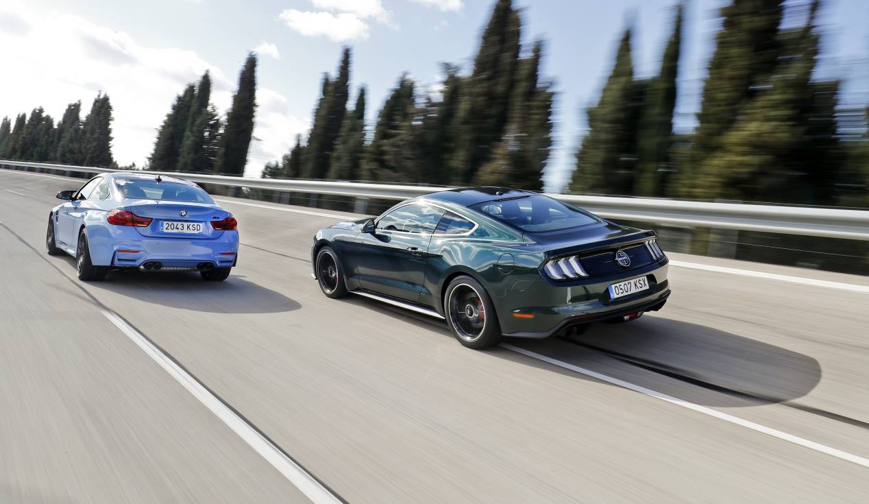 BMW M4 Competition vs Ford Mustang Bullit: frenético duelo deportivo
