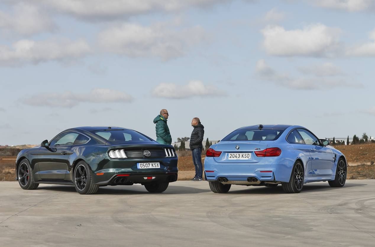 BMW M4 Competition vs Ford Mustang Bullit: frenético duelo deportivo