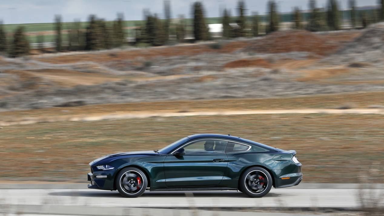 BMW M4 Competition vs Ford Mustang Bullit: frenético duelo deportivo