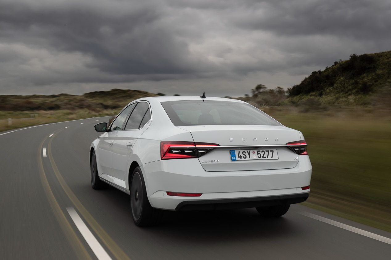 A prueba el Skoda Superb iV, el primer modelo híbrido enchufable de la marca checa 