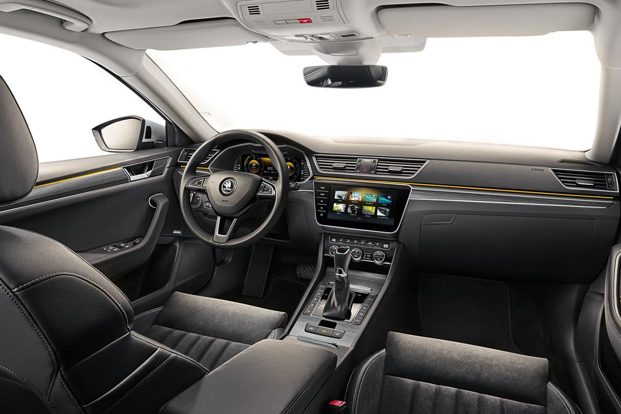 A prueba el Skoda Superb iV, el primer modelo híbrido enchufable de la marca checa 