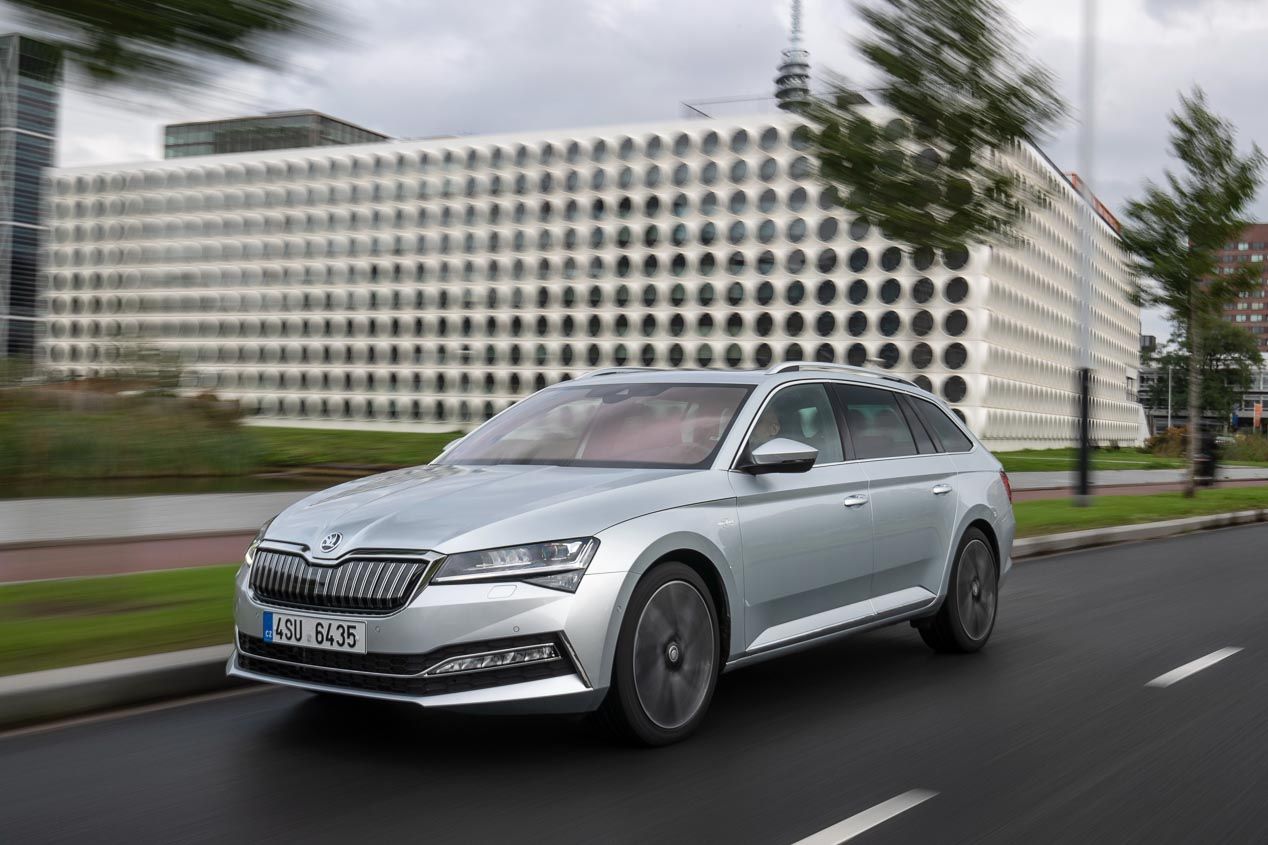A prueba el Skoda Superb iV, el primer modelo híbrido enchufable de la marca checa 