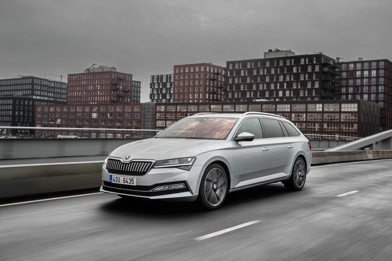 A prueba el Skoda Superb iV, el primer modelo híbrido enchufable de la marca checa 