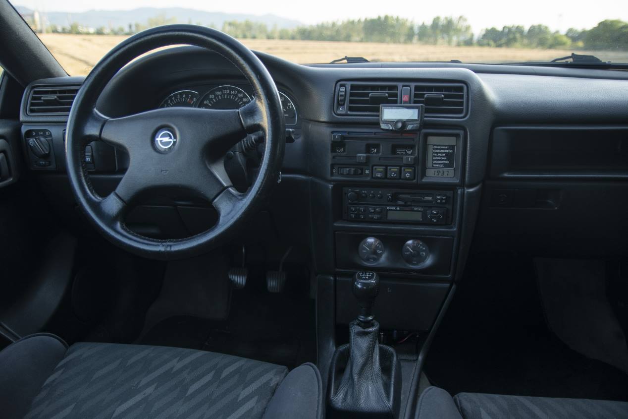 Coupés de leyenda: Opel Calibra vs VW Corrado