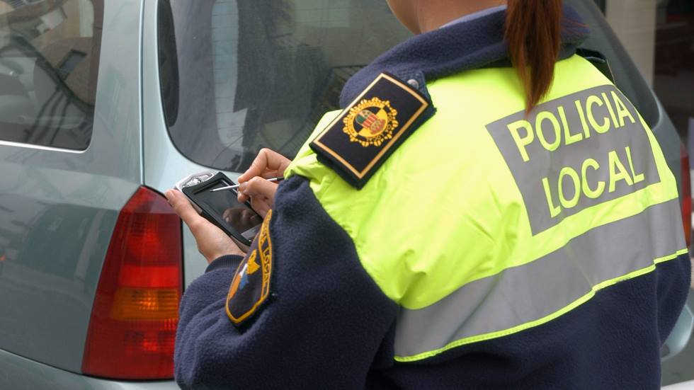 Un conductor es detenido por ir conduciendo en zigzag, pero estaba sufriendo un ictus
