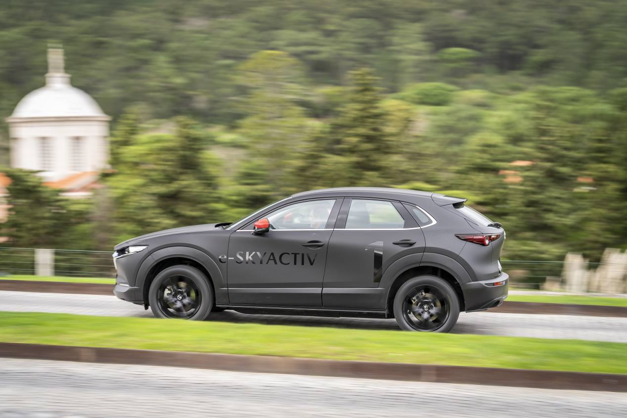 Mazda MX-30, a prueba el nuevo SUV eléctrico, en versión prototipo