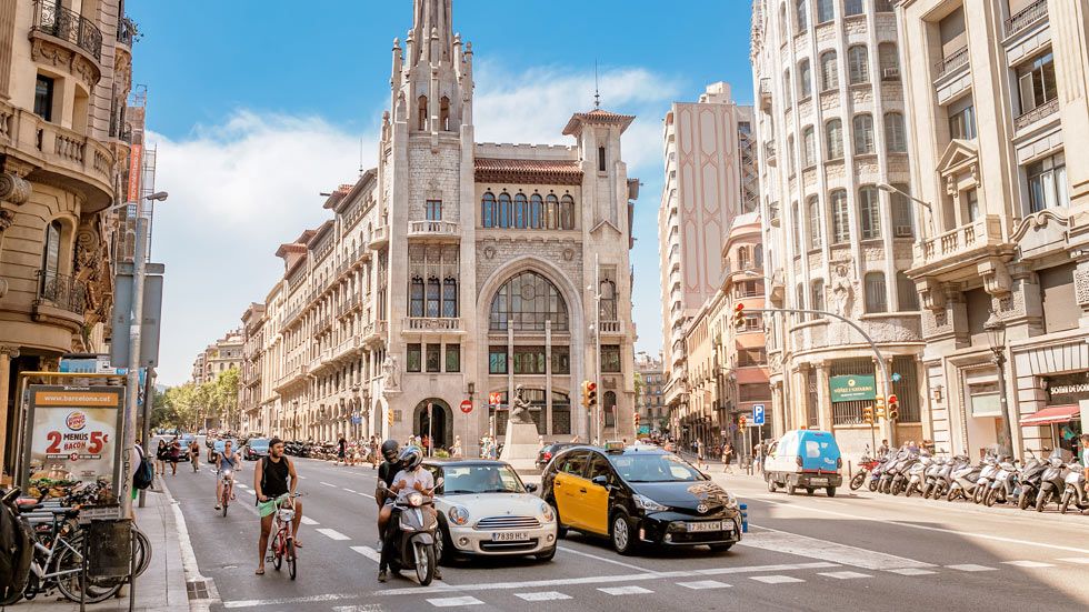 La DGT llevará 5.000 coches conectados a las calles de Barcelona, ¿por qué?