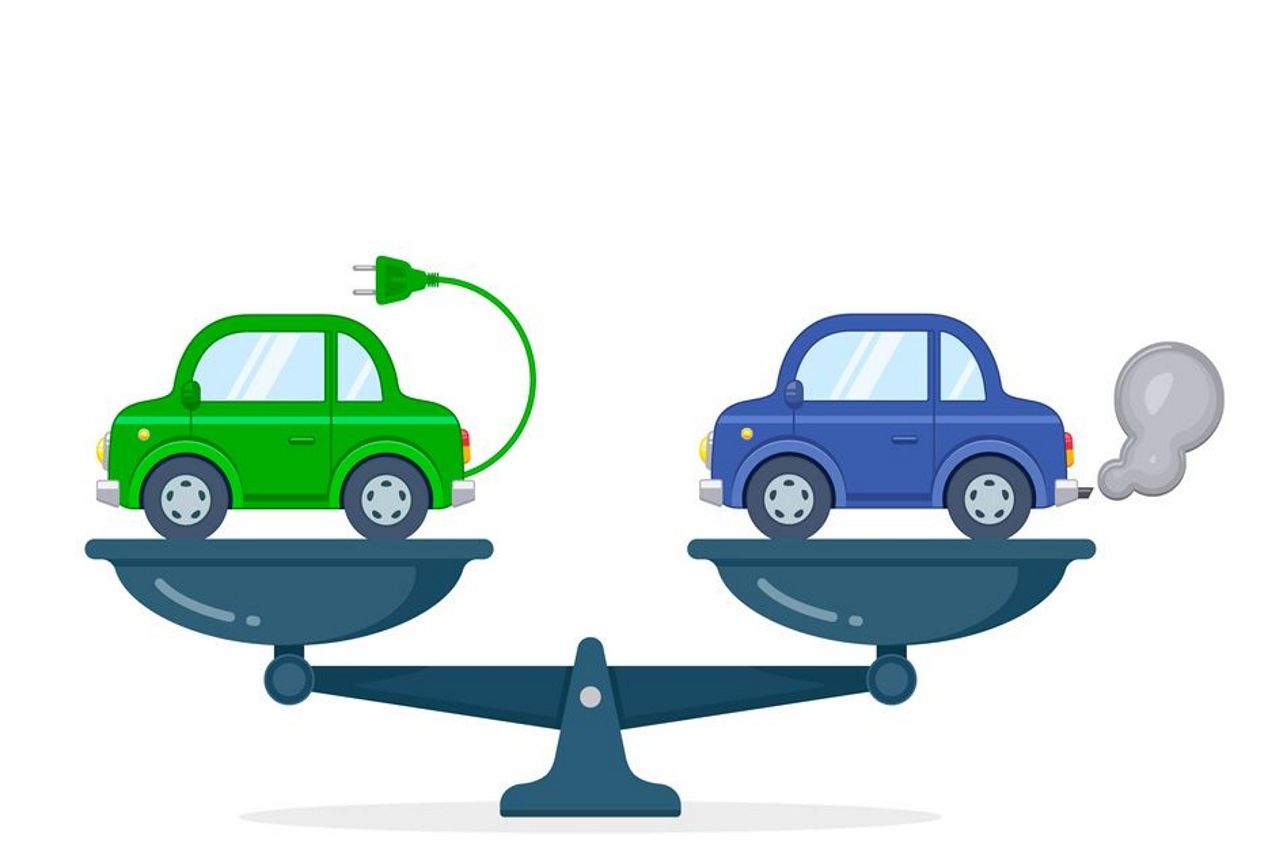 Los coches diésel, gasolina y eléctricos que vende cada marca en España: ¿cómo evolucionan?