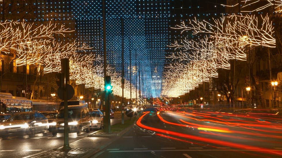 Más agentes de policía para controlar el acceso a Madrid en Navidades. | Foto: iStock