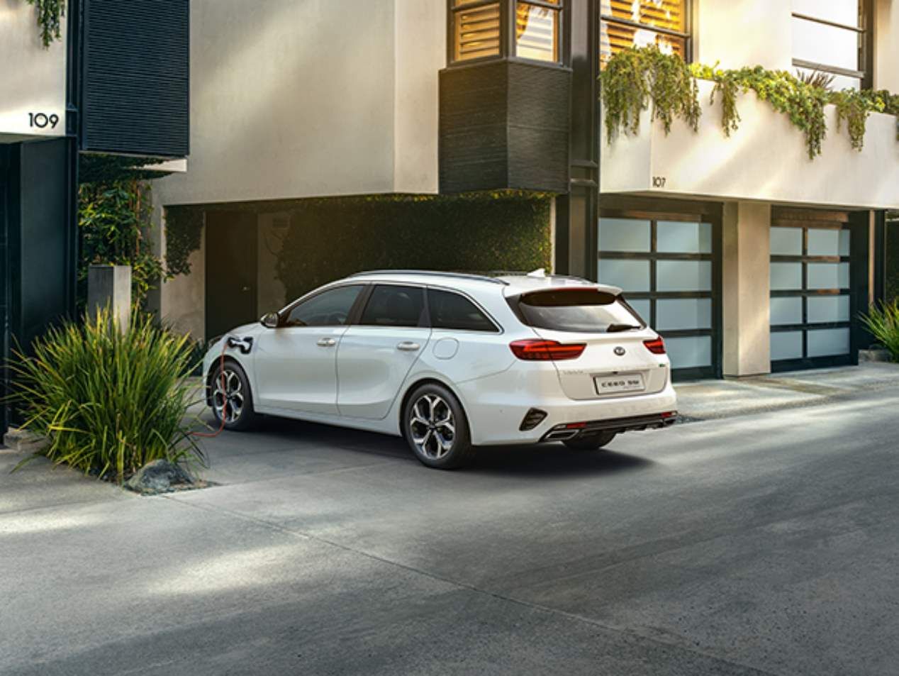 Las próximas novedades eléctricas e híbridas de Kia y Seat, en fotos
