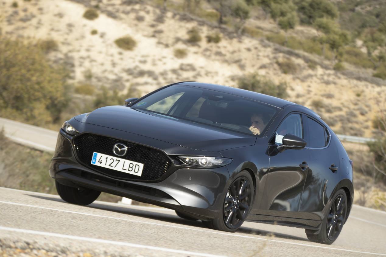 Mazda3 frente a Mercedes Clase A: dos compactos de gran personalidad