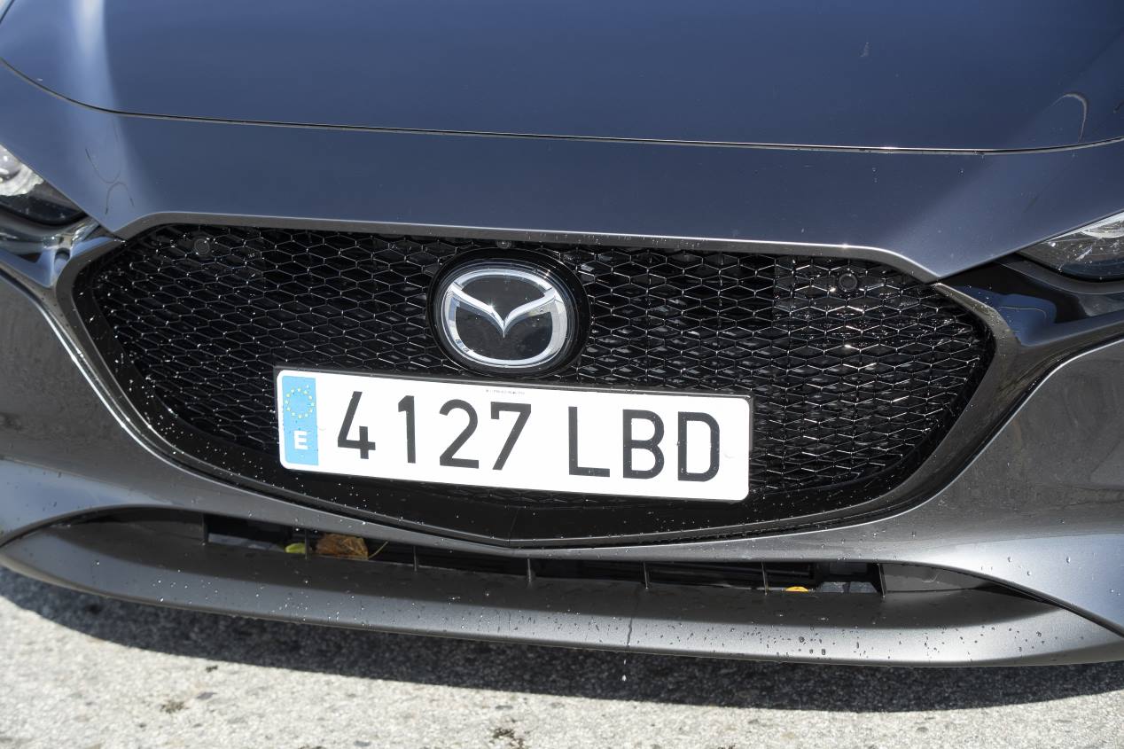 Mazda3 frente a Mercedes Clase A: dos compactos de gran personalidad