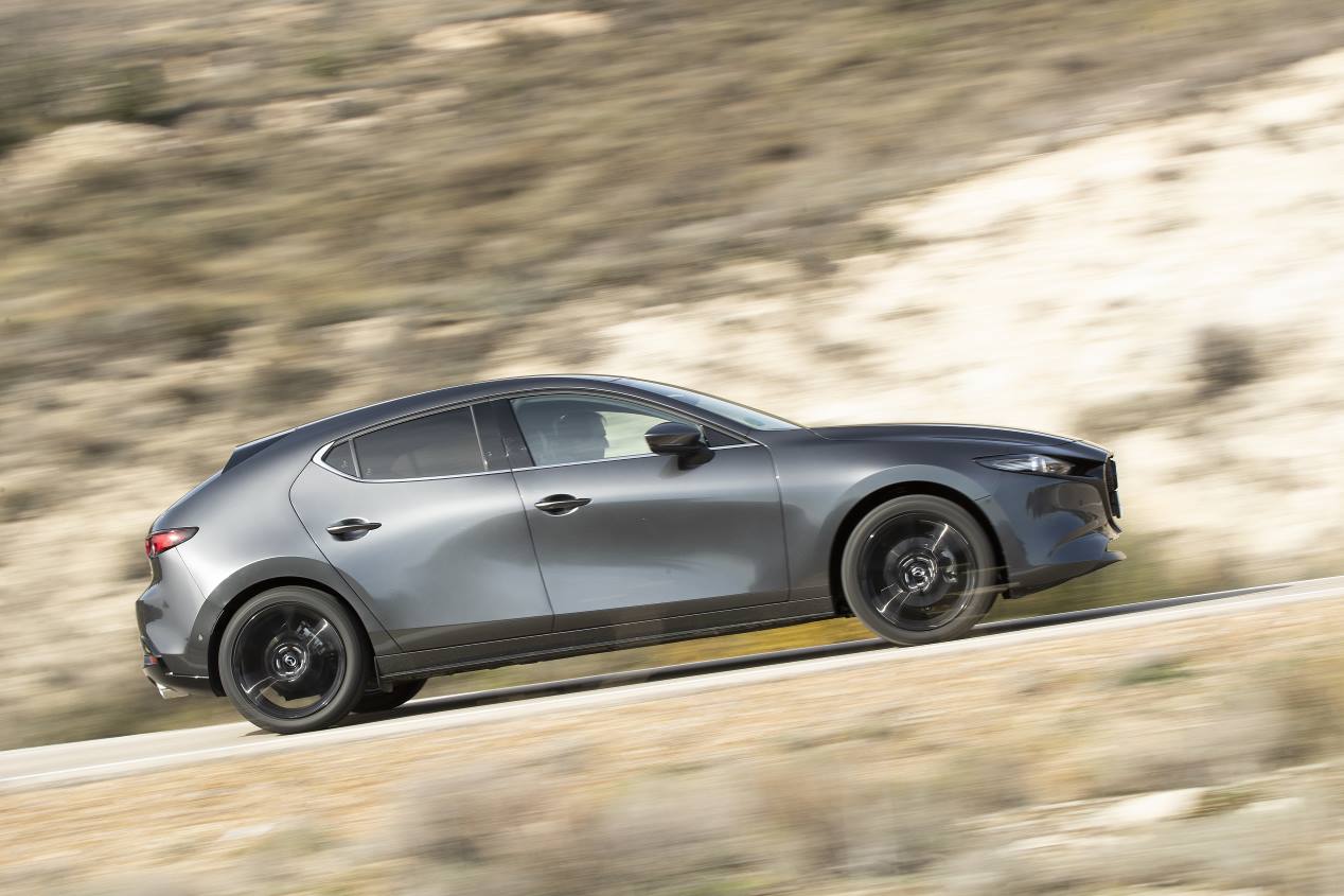 Mazda3 frente a Mercedes Clase A: dos compactos de gran personalidad