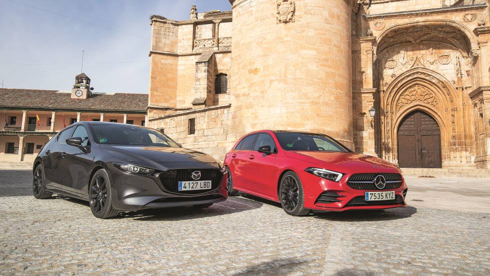 Mazda3 2.0 Skyactiv-X vs Mercedes Clase A 200: qué compacto de gasolina es mejor
