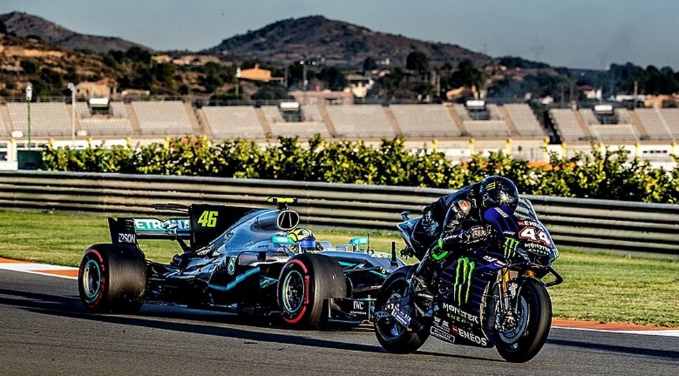 Cambio de montura con el 44 en la Yamaha y el 46 en el Mercedes