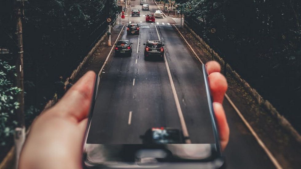 Alargar la vida útil de tu móvil, ¿más importante para reducir el CO2 que los coches?