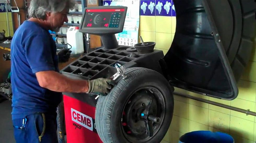 Equilibrado de neumáticos: cuándo tienes que hacerlo en tu coche y por qué.