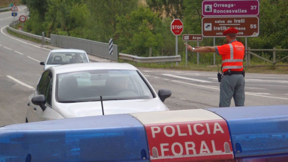 Denunciado por alcohol y drogas al volante, hablando con el móvil y con dos niños sin sistema de retención