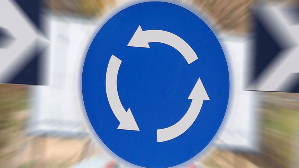 La DGT te recuerda las reglas básicas para circular bien por una glorieta