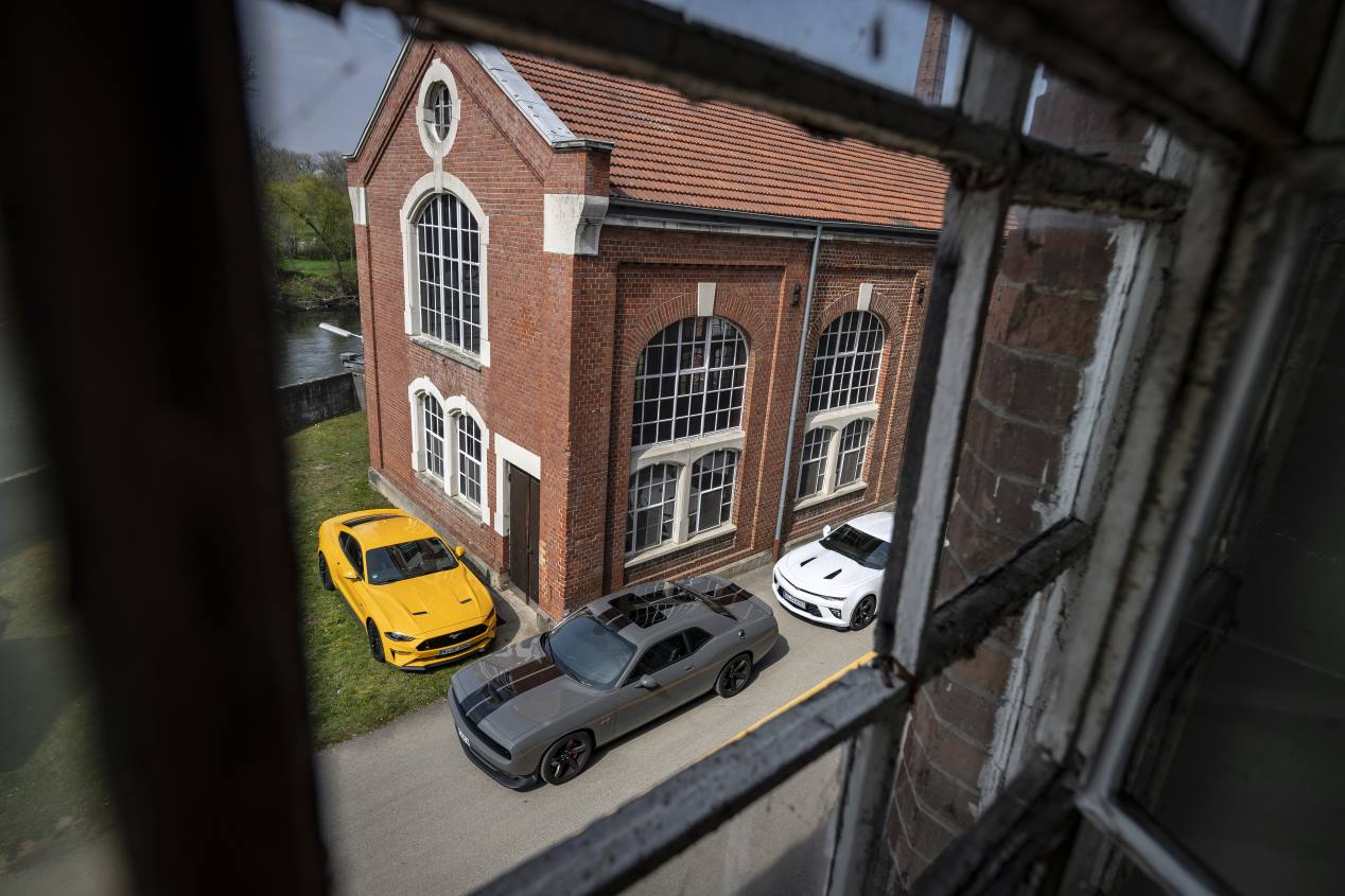 Chevrolet Camaro, Dodge Challenger y Ford Mustang, frente a frente