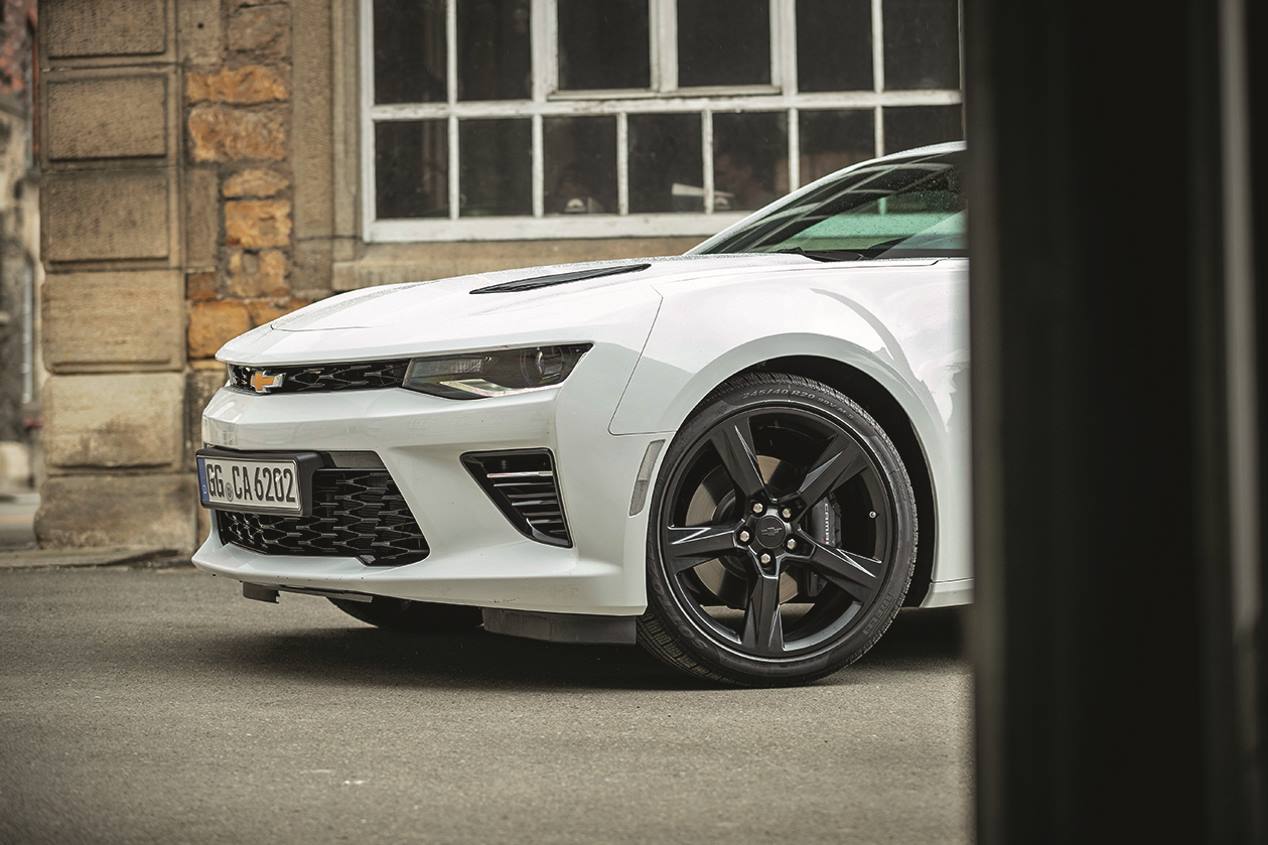 Chevrolet Camaro, Dodge Challenger y Ford Mustang, frente a frente
