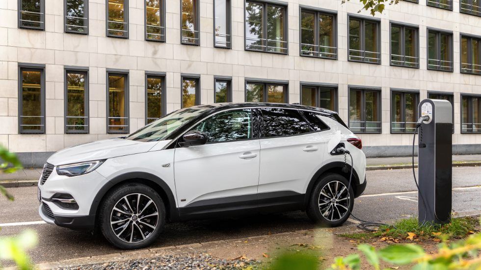 Opel Grandland X PHEV: nueva versión para el SUV Híbrido Enchufable
