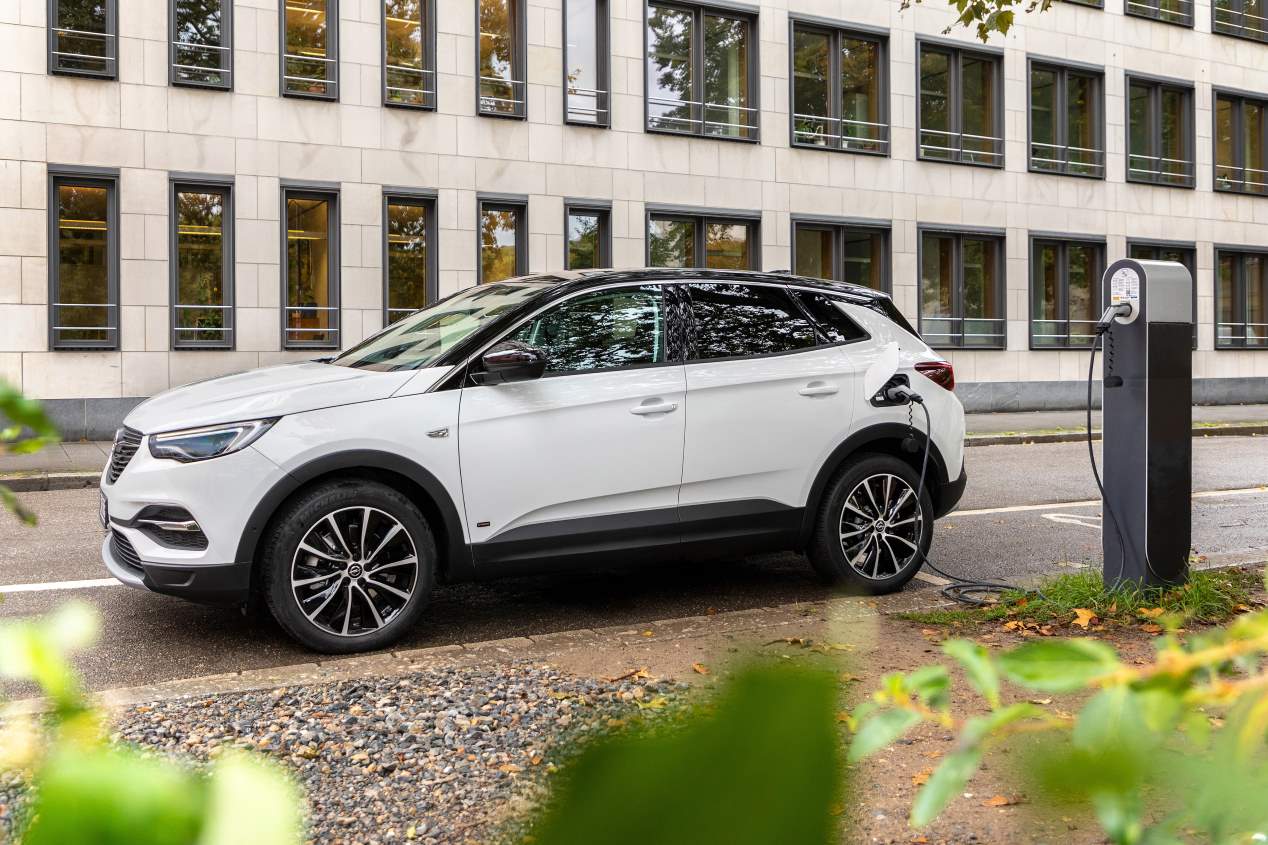 Opel Grandland X PHEV: el SUV estrena nueva versión híbrida enchufable