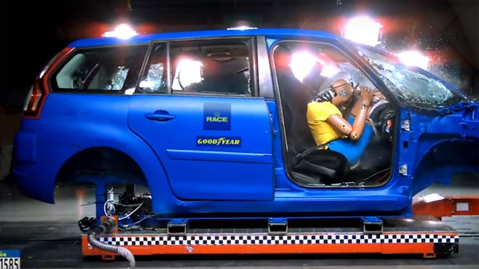 Las malas posturas en el coche que convierten un accidente en mortal