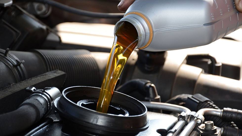 Coche que pierde demasiado aceite: ¿qué le puede pasar?