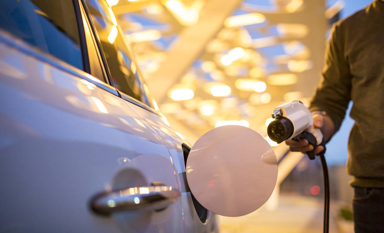 Consejos para ahorrar conduciendo en un coche eléctrico