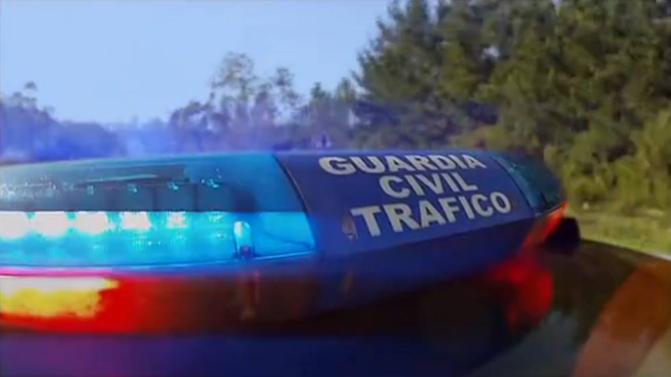 Luces rojas de la Guardia Civil: qué significan y así debes actuar (vídeo)