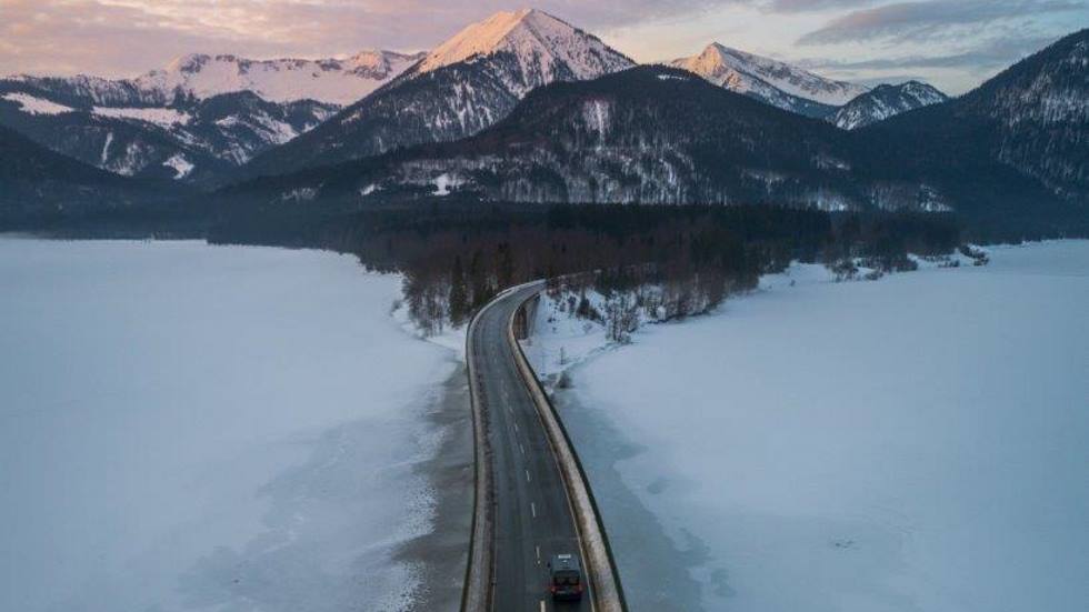 Cinco carreteras para perderse con el coche por España