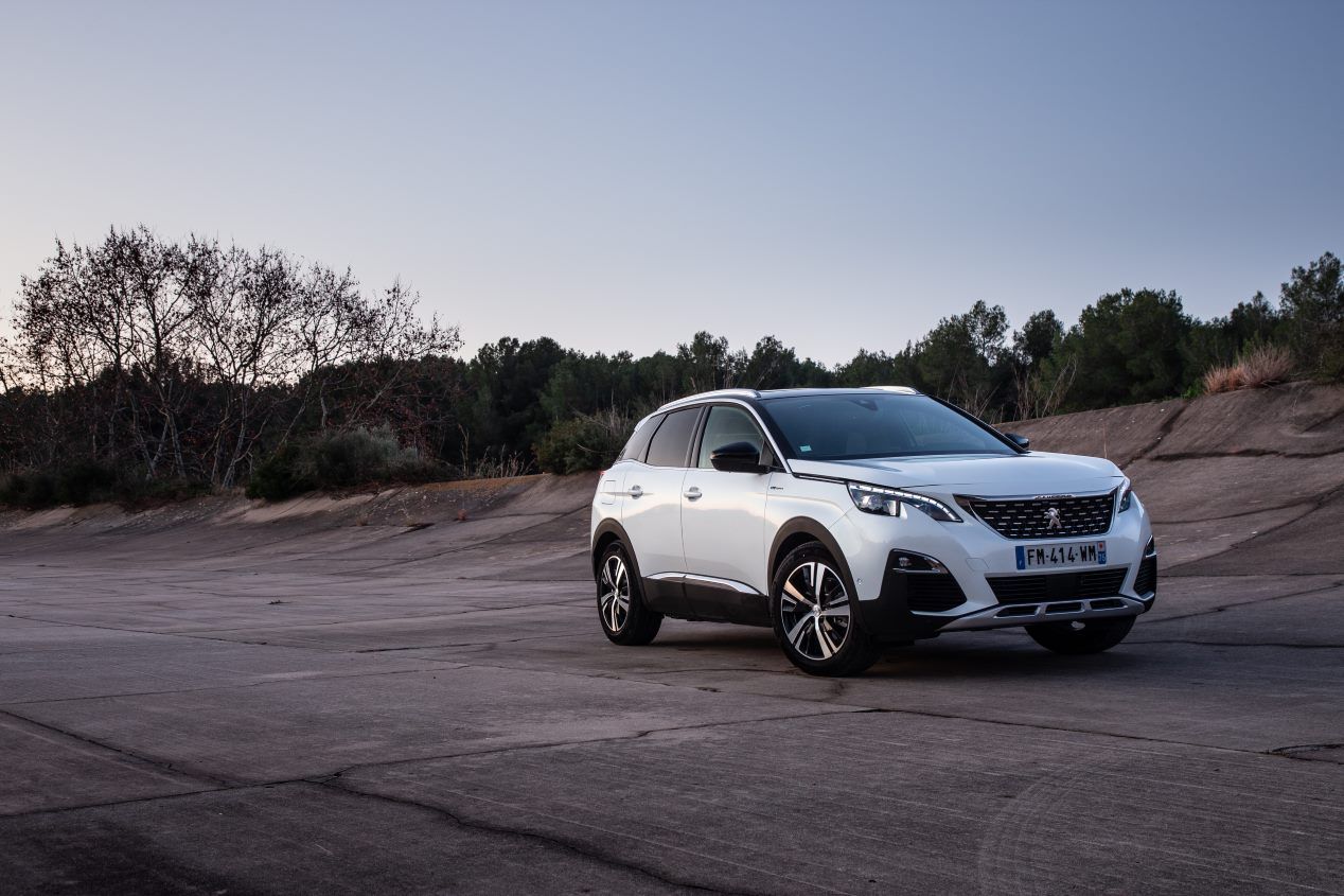 Peugeot 3008 Hybrid4 2021.