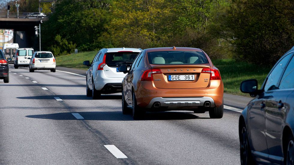 ¿Cuál es la distancia adecuada de seguridad? Vídeo y consejos de la DGT