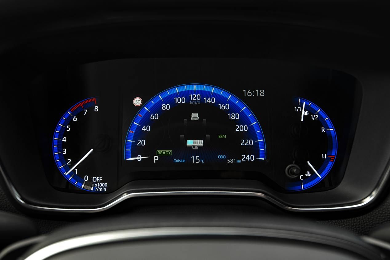 5 razones para elegir hoy un coche híbrido sin enchufes frente a un eléctrico