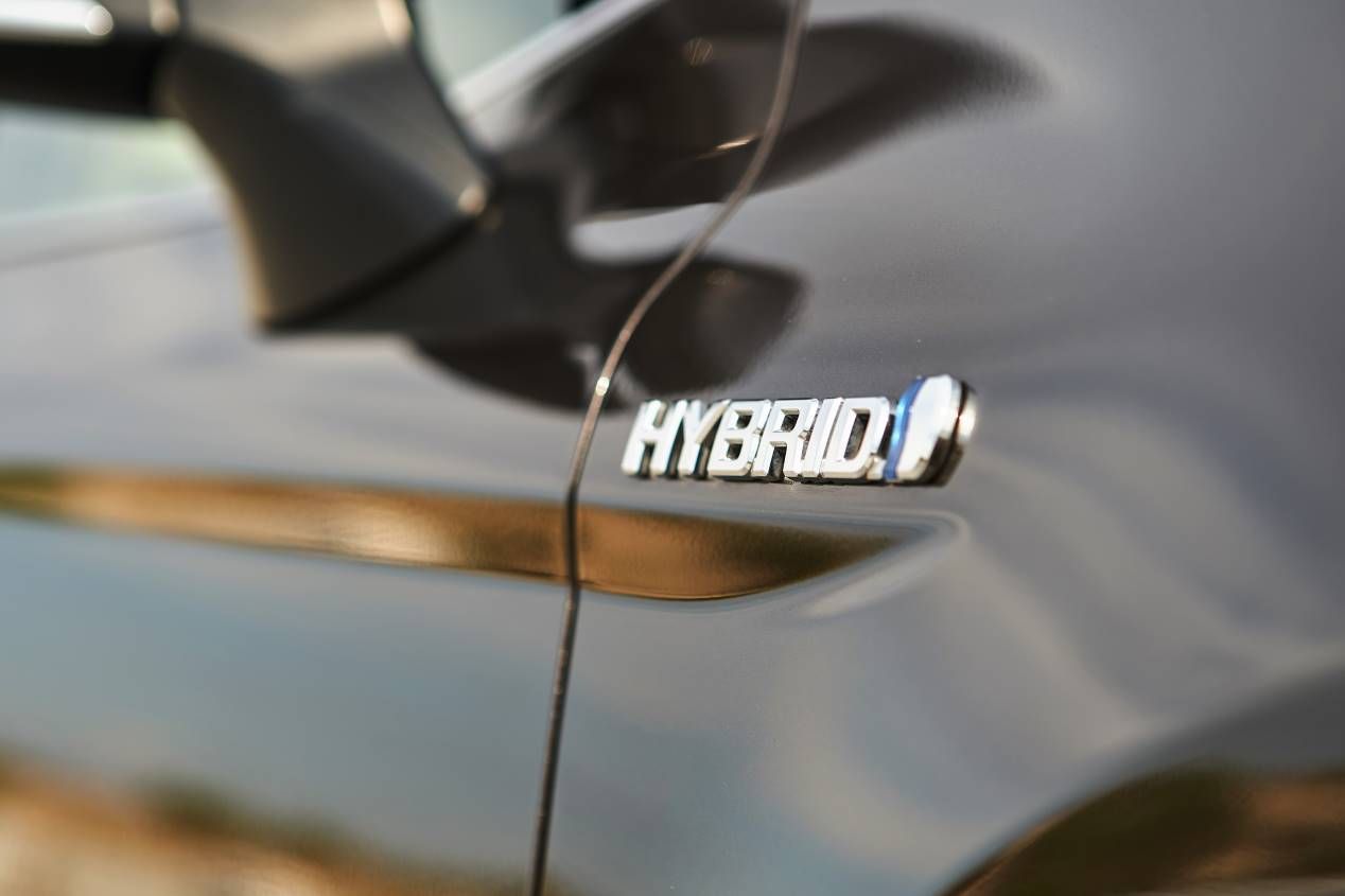 5 razones para elegir hoy un coche híbrido sin enchufes frente a un eléctrico