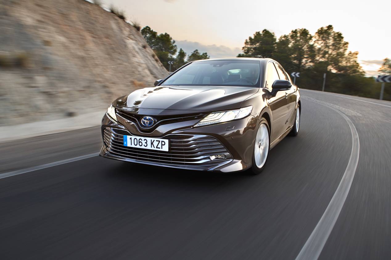 5 razones para elegir hoy un coche híbrido sin enchufes frente a un eléctrico