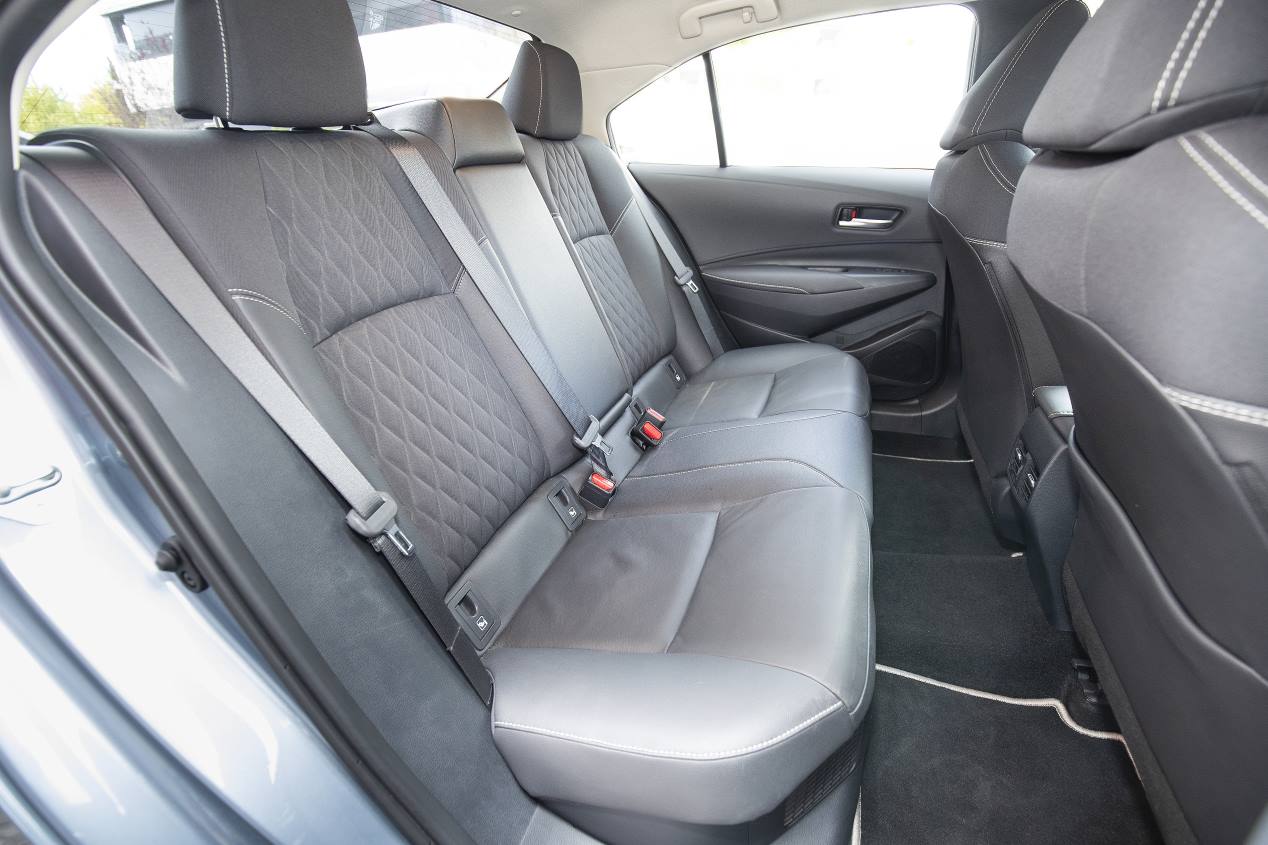 Toyota Corolla Sedan 125H: híbrido de consumos casi de récord